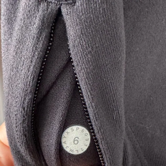 Lululemon Turtle Neck - Picture 4 of 4